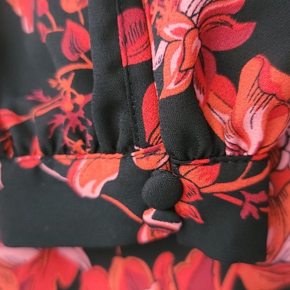 Vince Camuto Long Sleeve Lace Yoke Floral Pleat Front Blouse - Picture 9 of 9